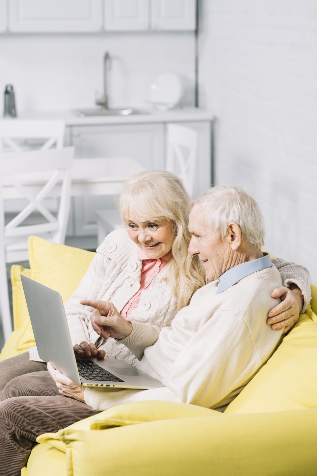 senior-couple-using-laptop